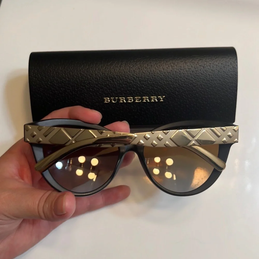 Burberry Sunglasses - Picture 6 of 11